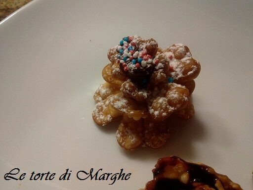 Chiacchiere a forma di fiore ricetta….