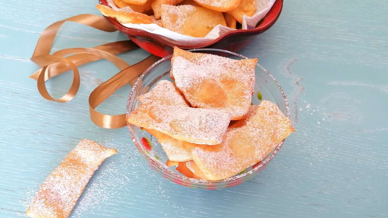 Chiacchiere di carnevale bimby: dolci e friabili