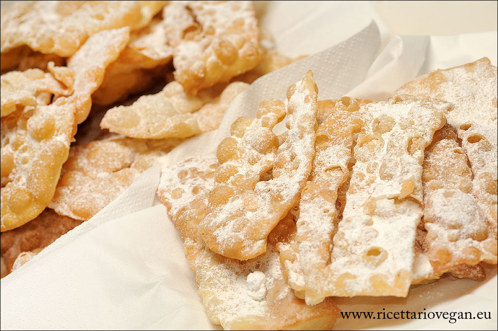 Chiacchiere – fiocchetti – frappe del carnevale vegane