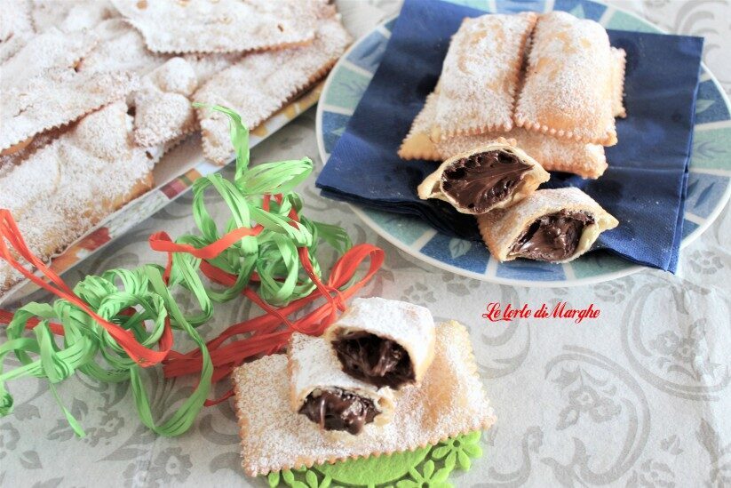 Chiacchiere ripiene di cioccolata