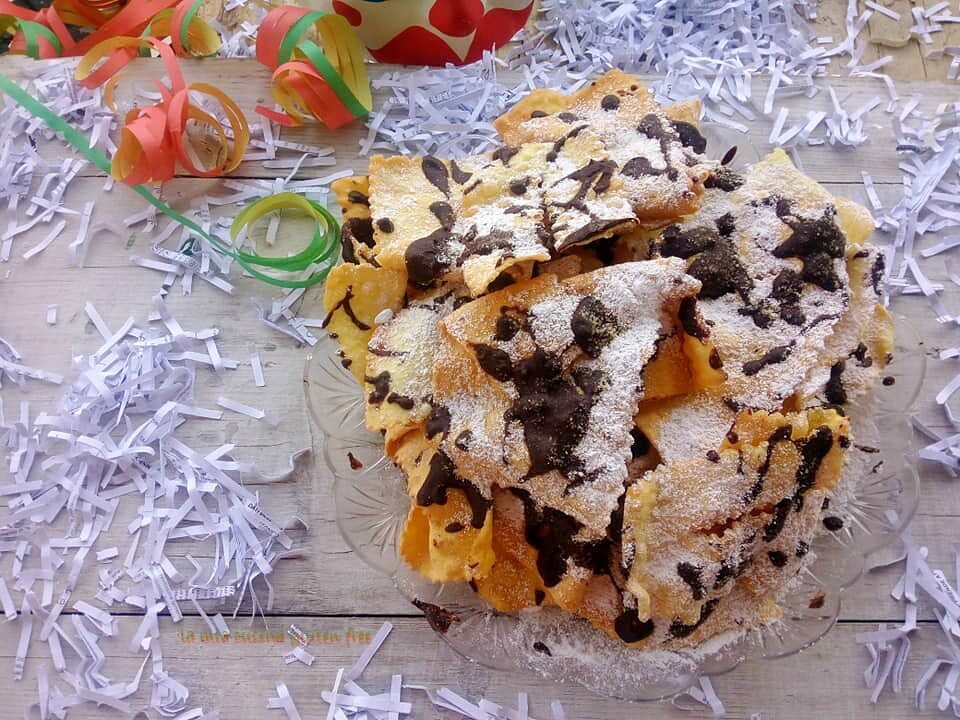 Chiacchiere senza glutine con cioccolato fondente