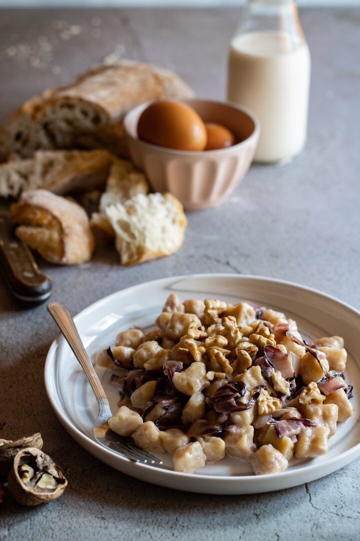 Chicche di pane con radicchio robiola e noci