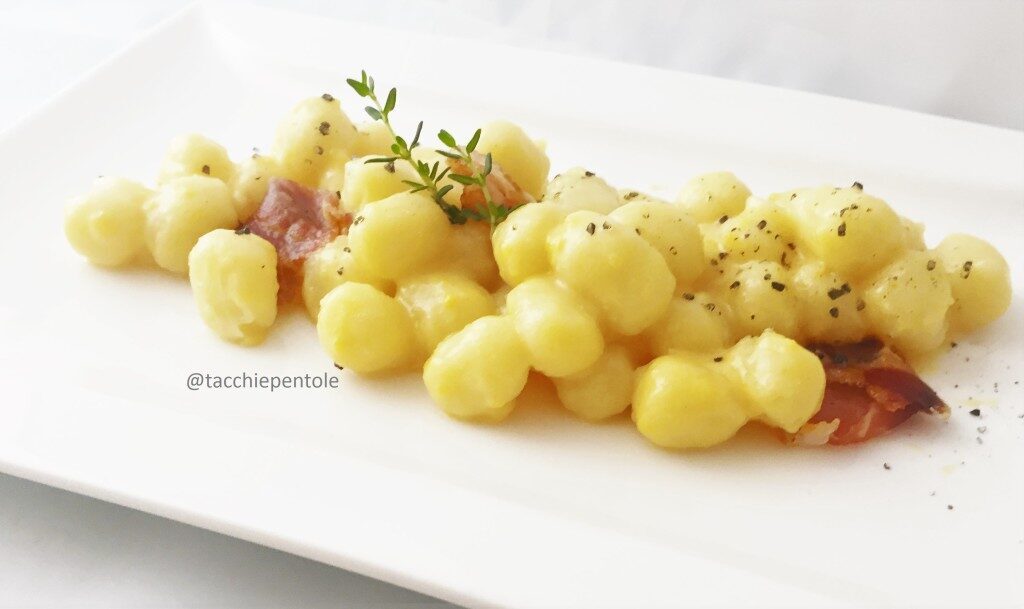 Chicche di patate con crema al parmigiano, speck e timo