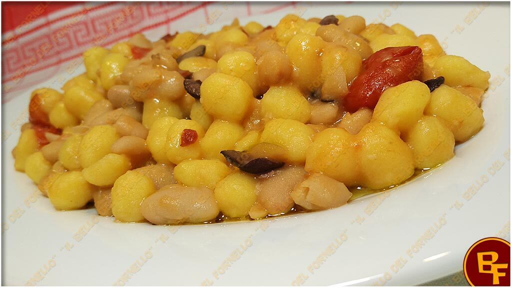 Chicche di patate con funghi e fagioli cannellini