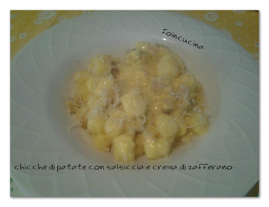 Chicche di patate con salsiccia e crema di zafferano