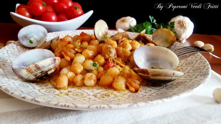 Chicche di patate con vongole e granella di pistacchio
