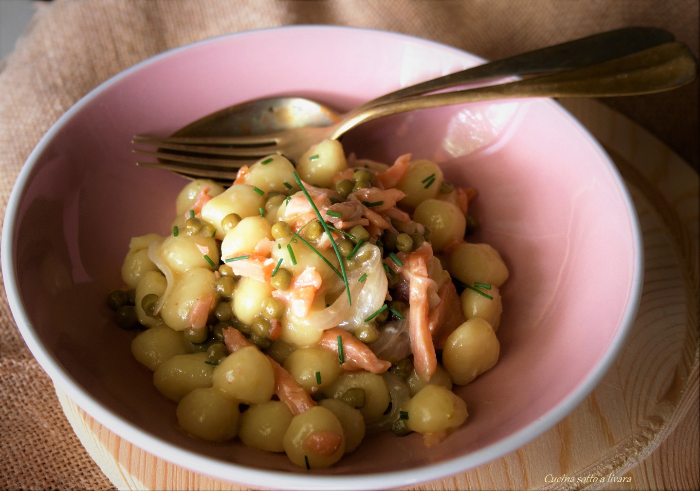 Chicche di patate salmone e piselli