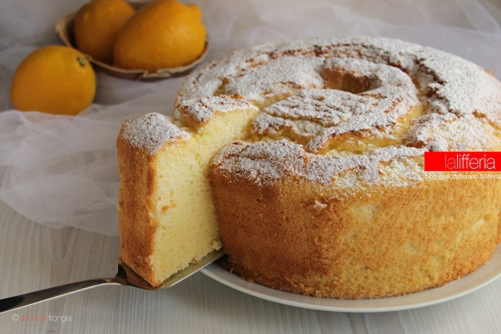 Chiffon cake al limone, alta e sofficissima