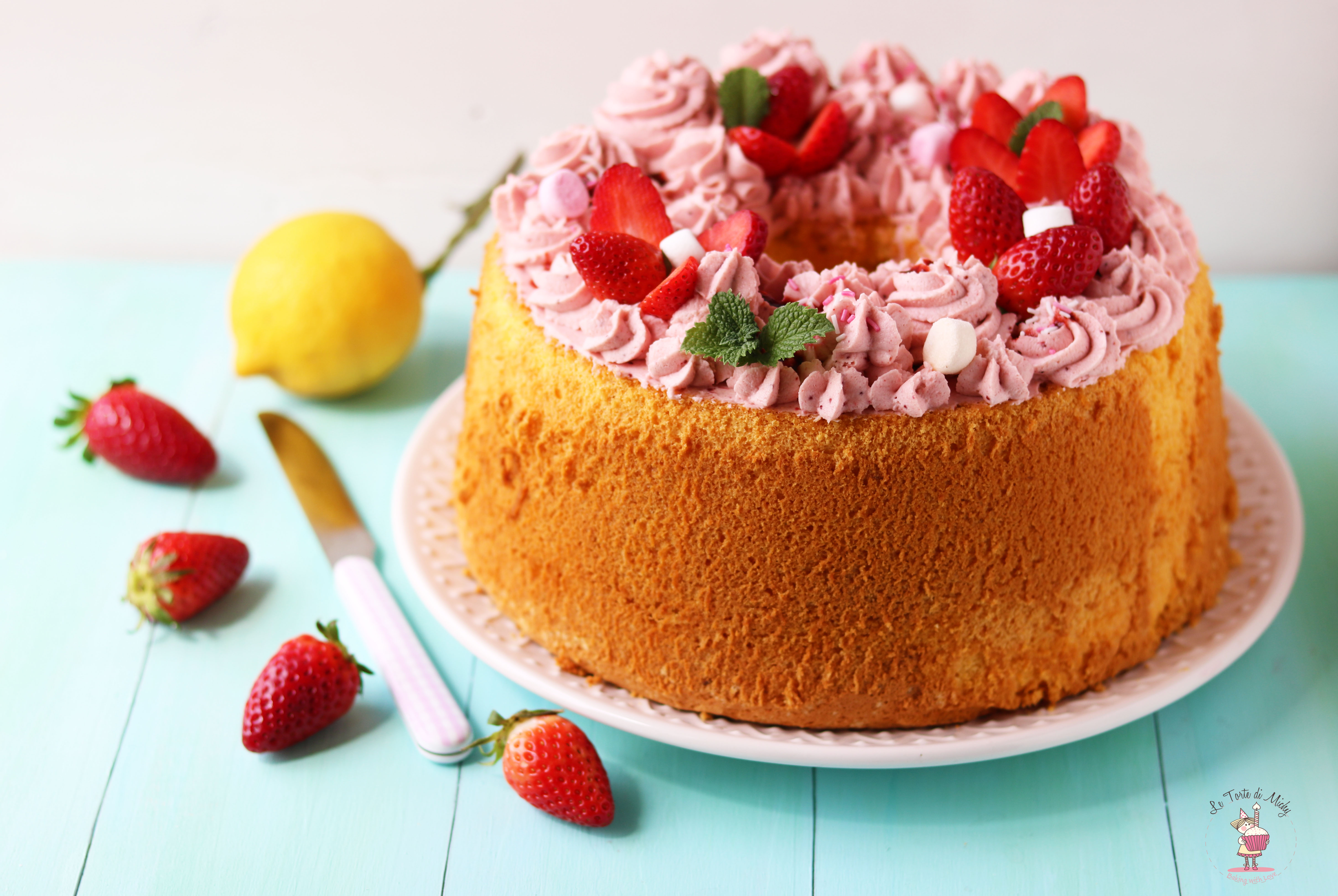 Chiffon cake al limone con crema alle fragole
