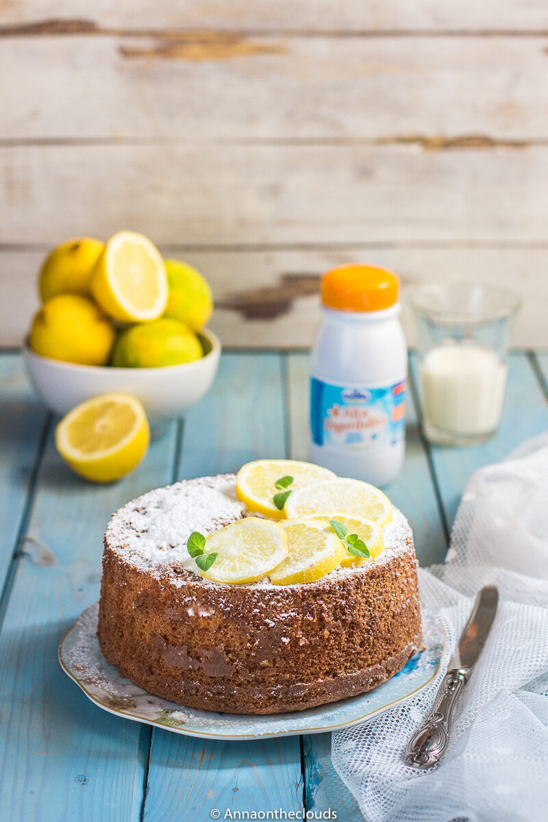 Chiffon cake al limone: ricetta senza latte, alta e soffice
