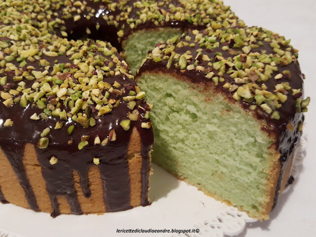 Chiffon cake alla menta, cioccolato e pistacchio