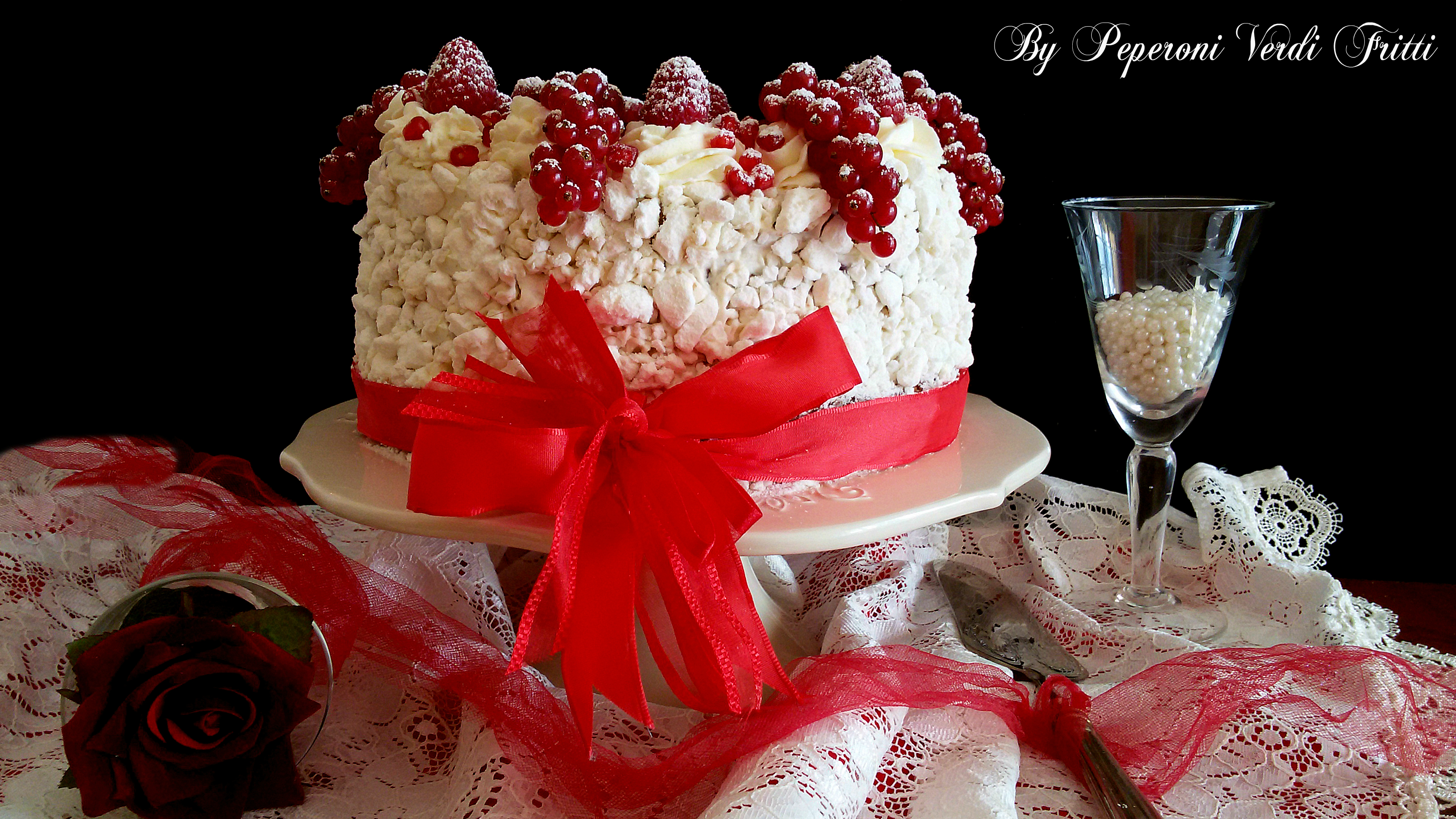 Chiffon cake all’arancia con crema al mascarpone meringhe e frutti rossi