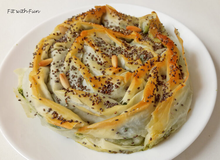 Chiocciola di fillo ripiena di ricotta e spinaci