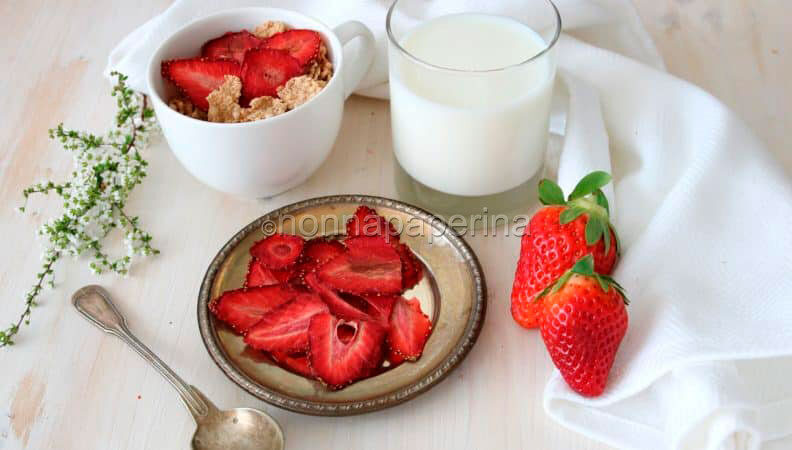 Chips di fragole essiccate per milleusi in cucina
