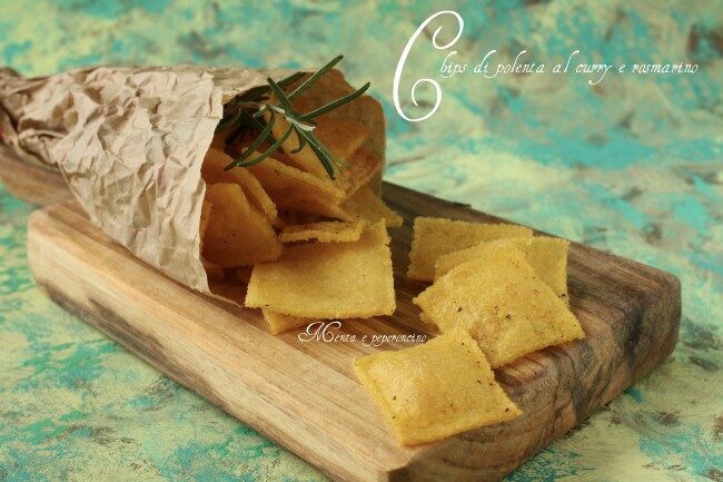 Chips di polenta al curry e rosmarino