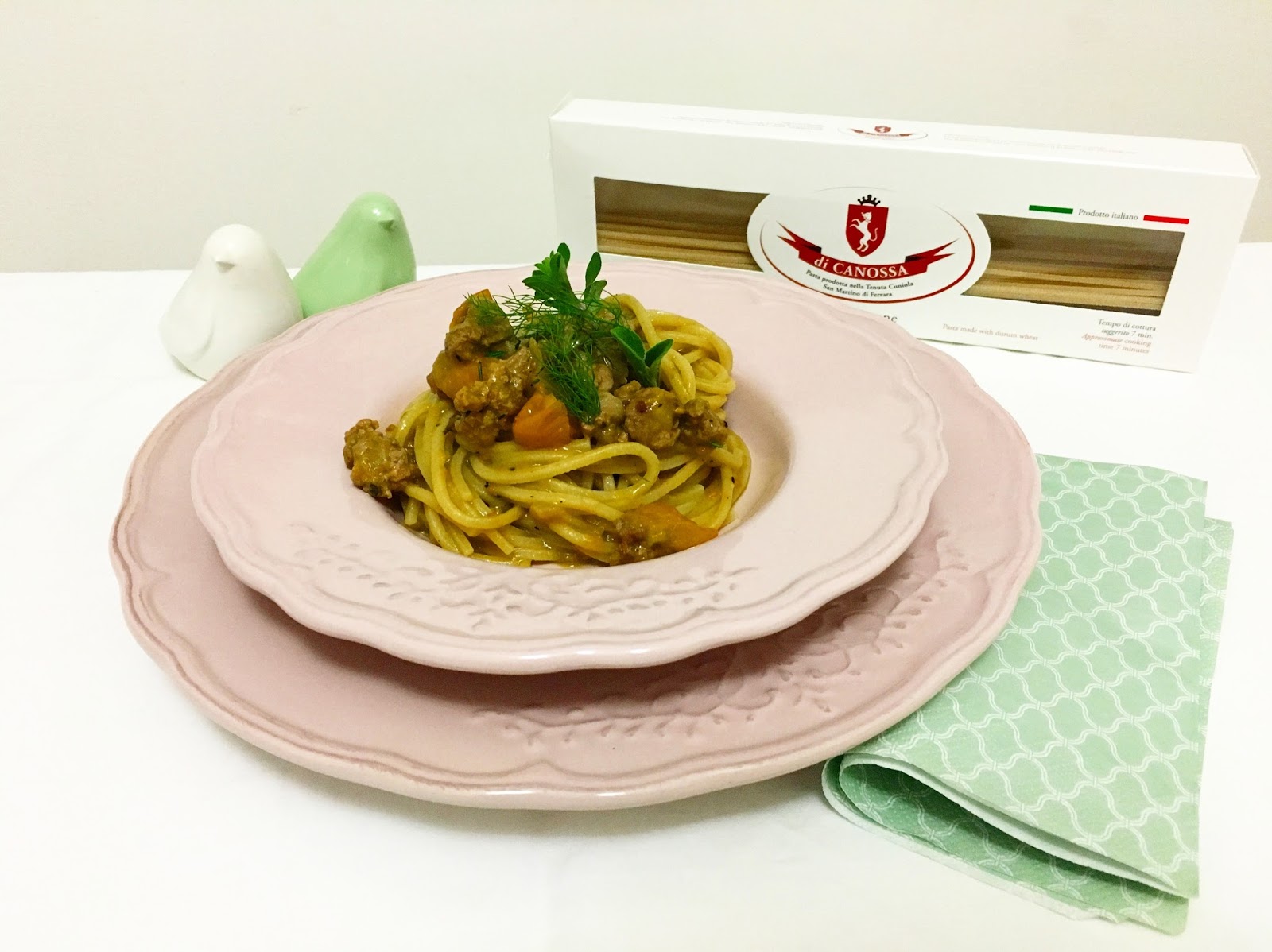 Chitarrone canossa al ragù giallo di agnello ed erbe
