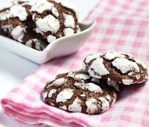 Chocolate crinkles cookies
