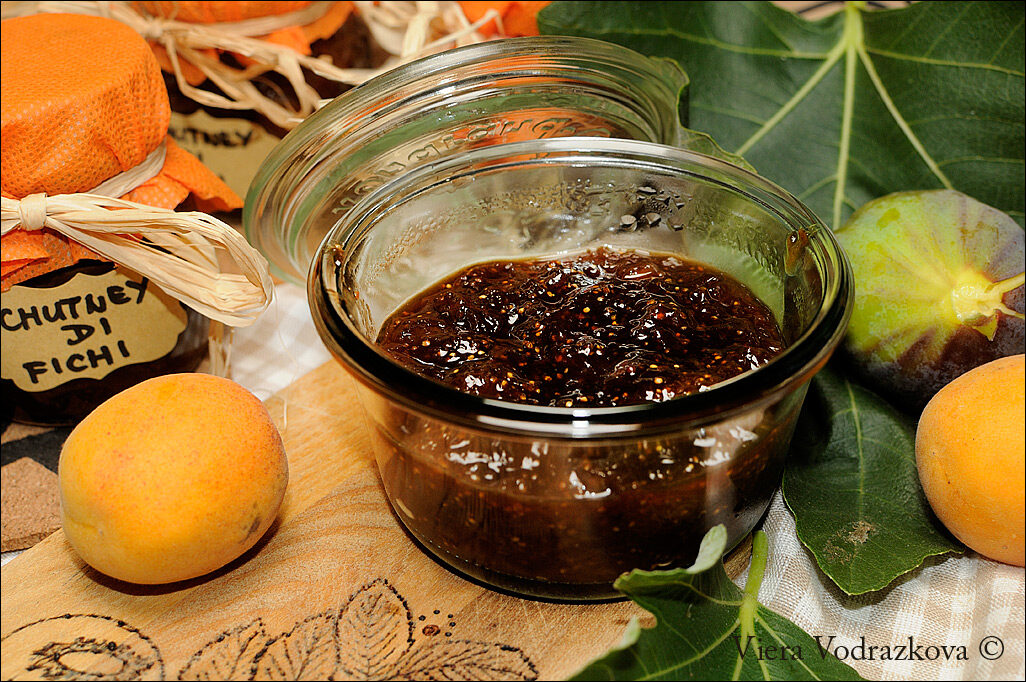 Chutney di fichi e albicocche leggermente piccante