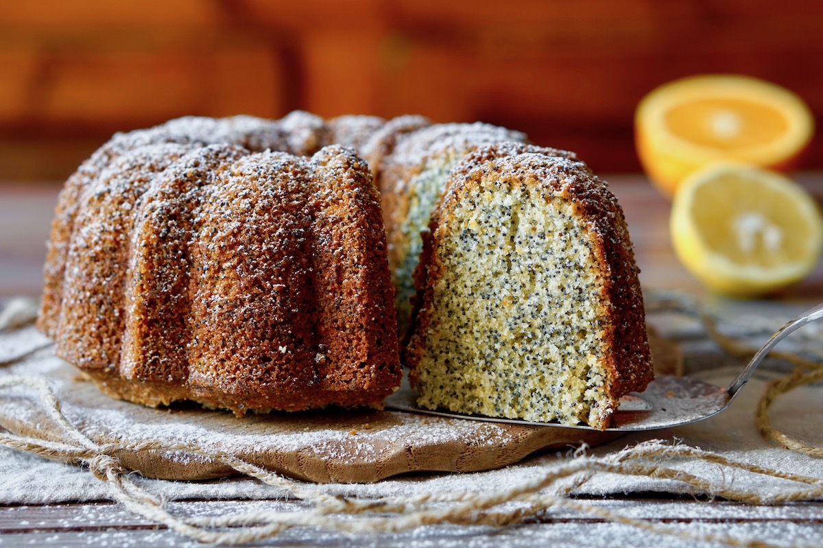 Ciambella agli agrumi e semi di papavero