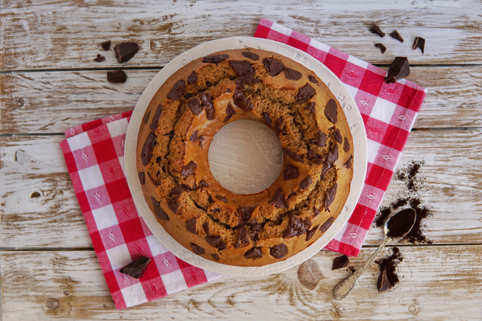 Ciambella al caffè e cioccolato fondente