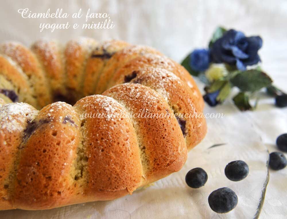 Ciambella al farro yogurt e mirtilli