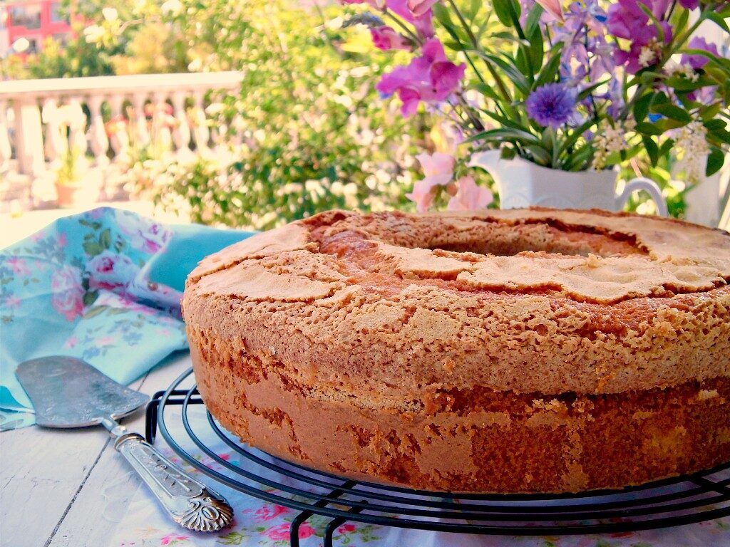 Ciambella al limoncello, un dolce con ingredienti di qualità