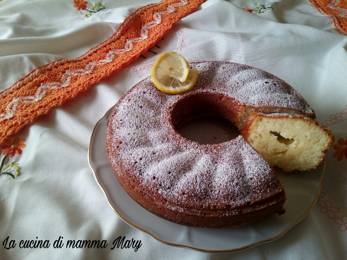 Ciambella al limone con cuore di crema