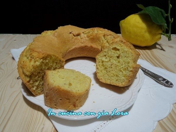 Ciambella al limone con mandorle e cocco