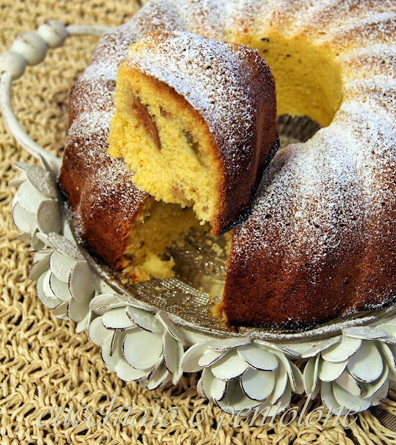 ciambella al mais, fichi e nocciole
