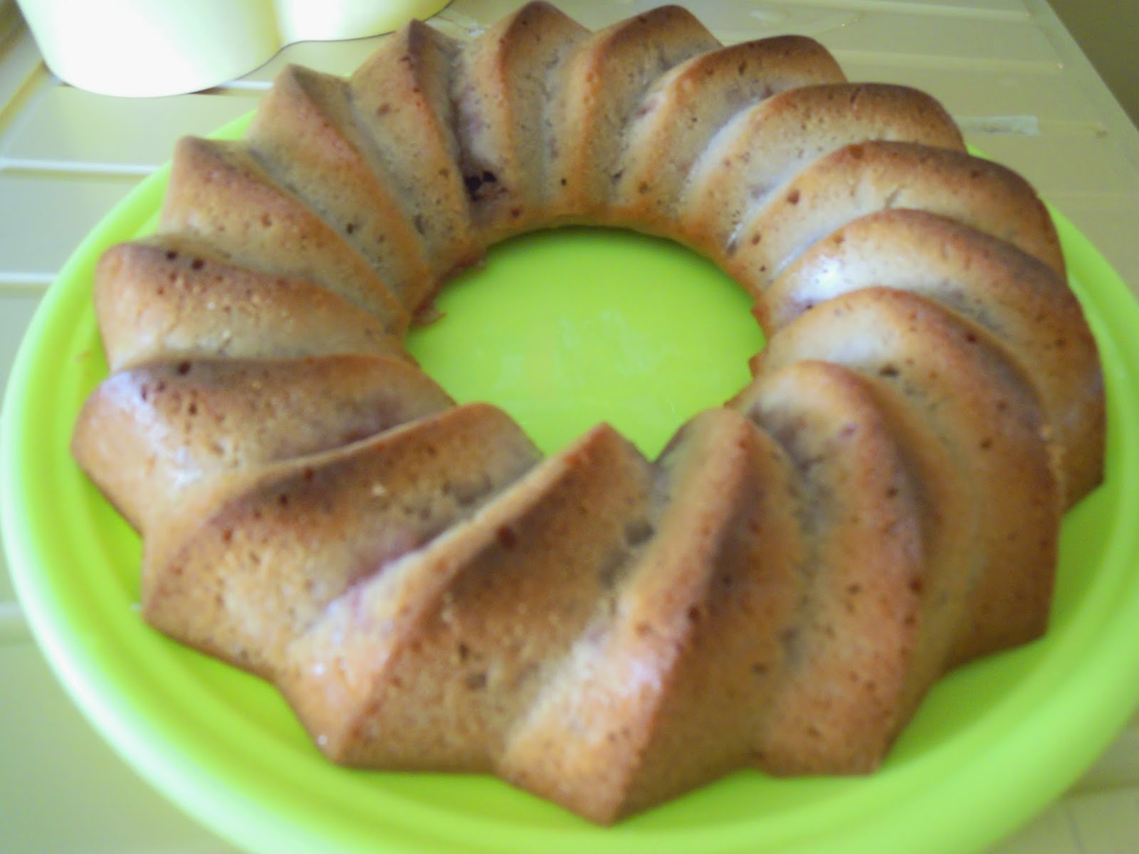 Ciambella alla marmellata e ganache di fragole