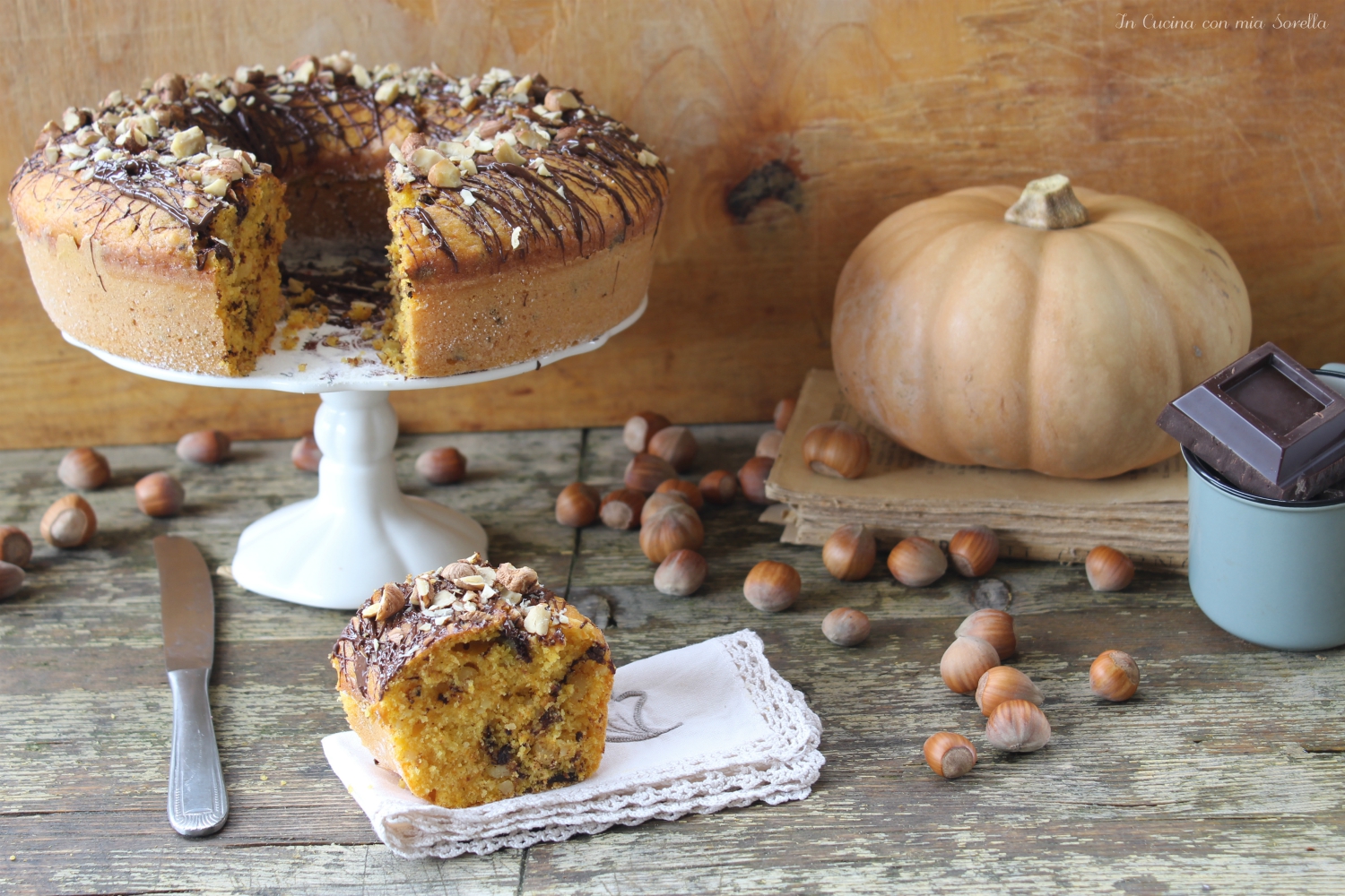 Ciambella alla zucca con cioccolato e nocciole