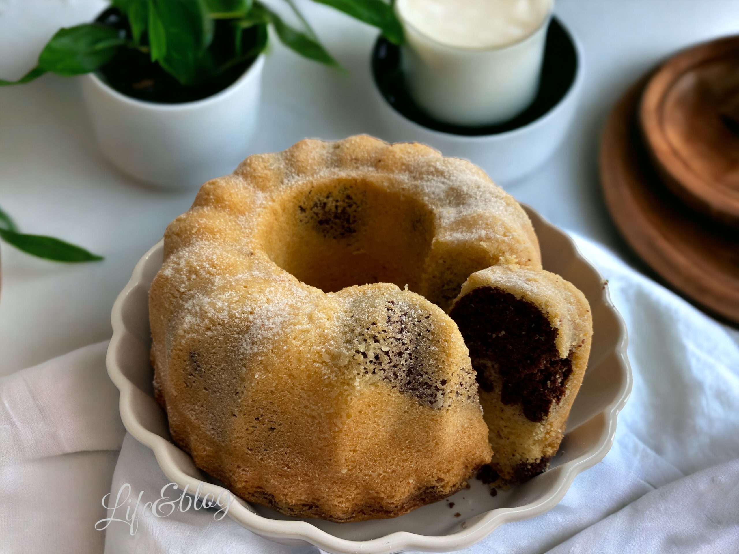 Ciambella all’acqua bicolore senza burro né latte: ricetta facilissima