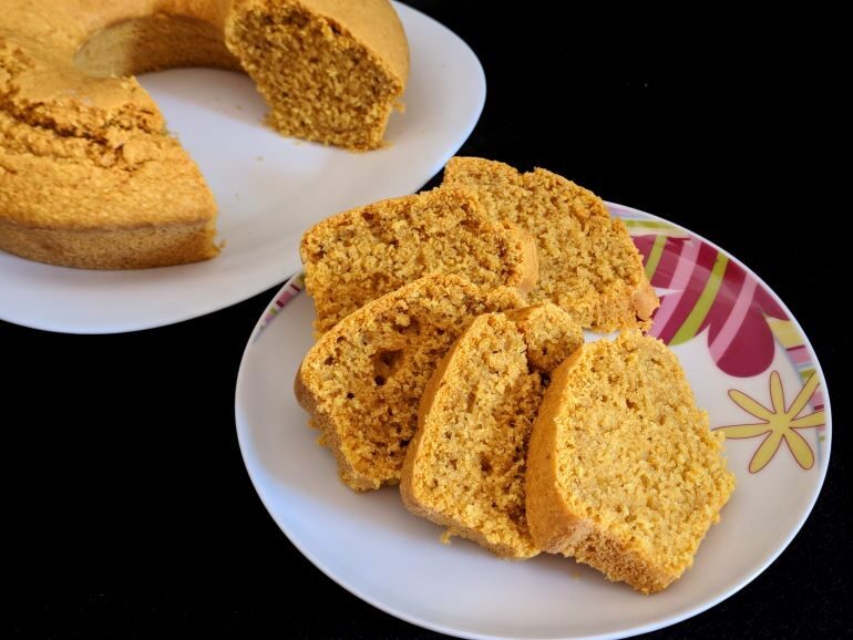 Ciambella all’acqua curcuma e cocco