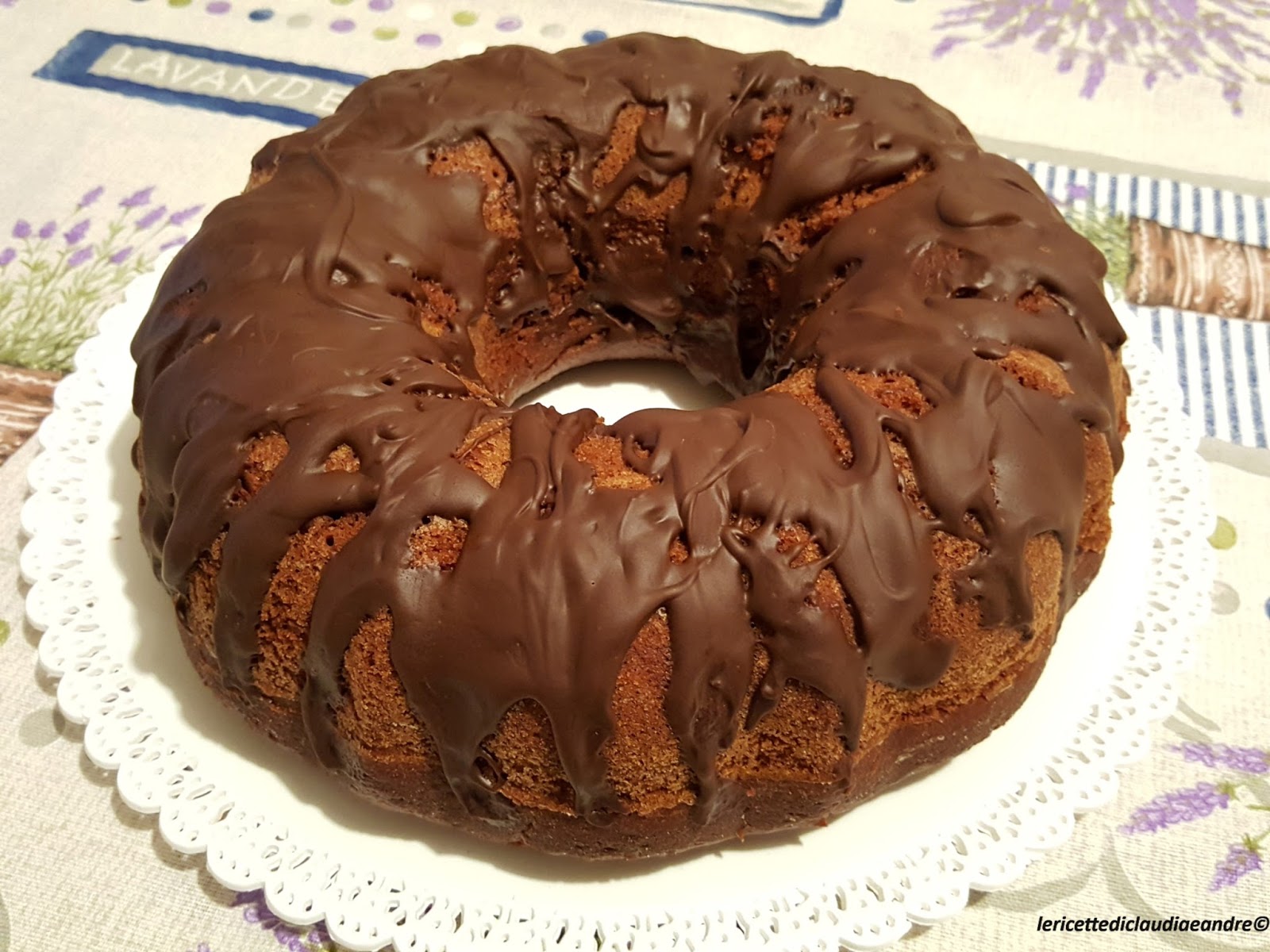 Ciambella all’acqua, miele e cioccolato, senza uova, senza latte, senza burro