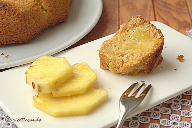 Ciambella all’ananas con cereali e yogurt