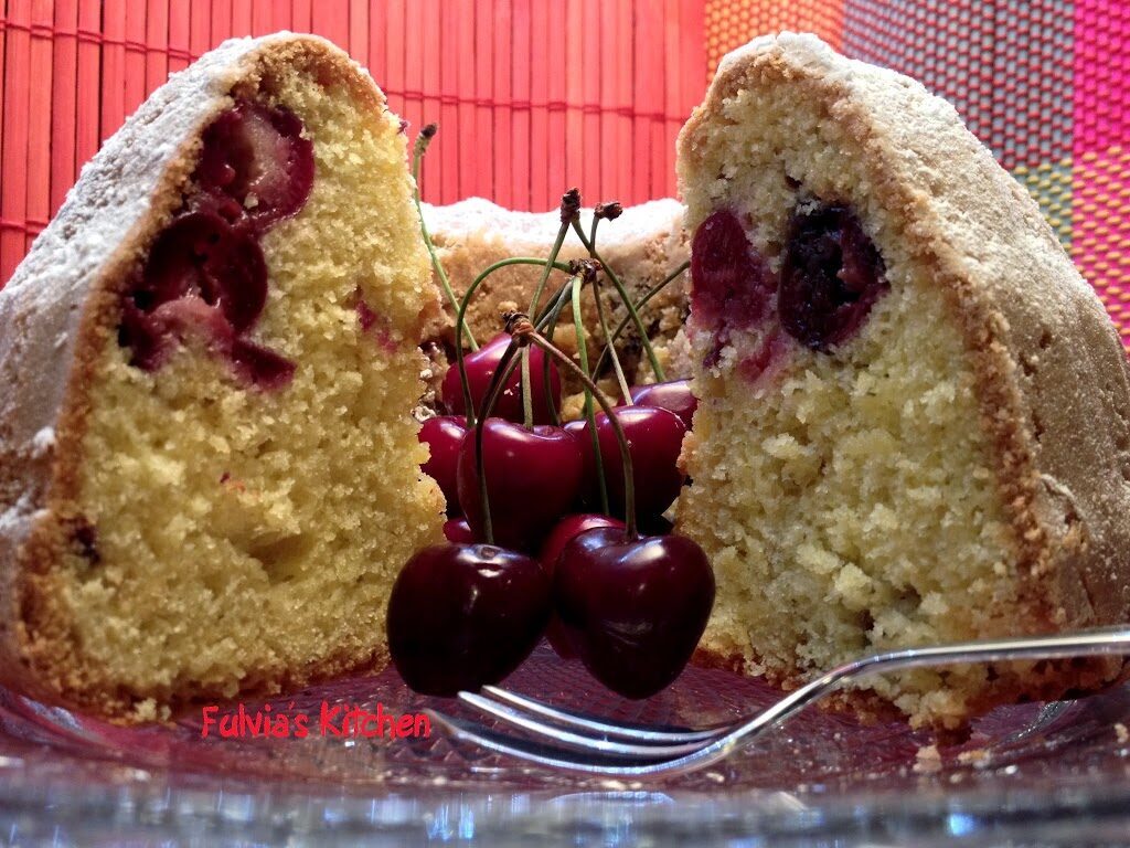 Ciambella alle ciliegie
