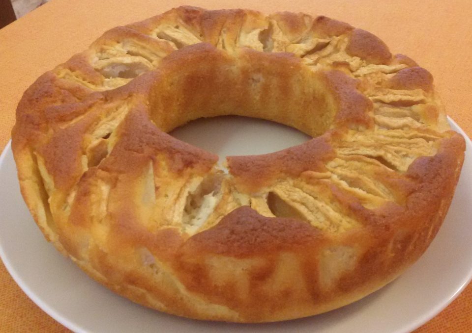 Ciambella alle mele con farina di riso e mandorle
