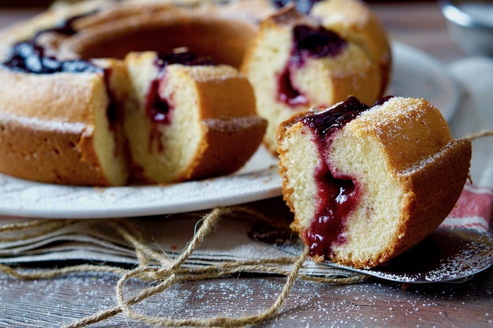 Ciambella allo yogurt e marmellata