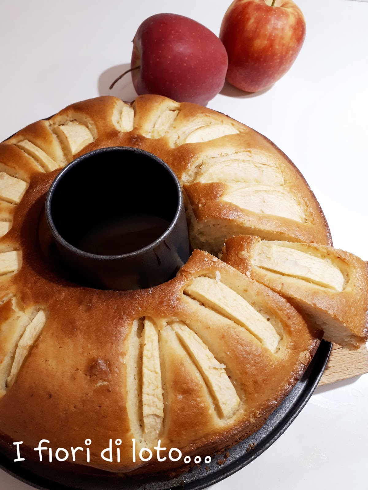 Ciambella allo yogurt e mele (senza lattosio)