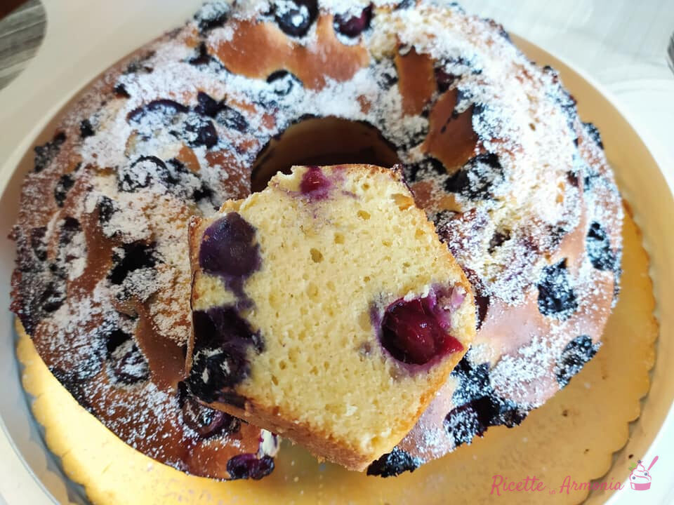 Ciambella allo yogurt e mirtilli 