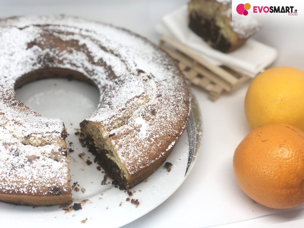 Ciambella bicolore all’arancia e cacao senza glutine