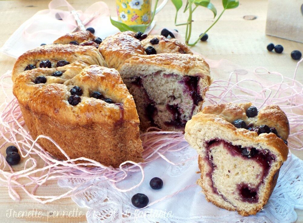 Ciambella brioche con mirtilli