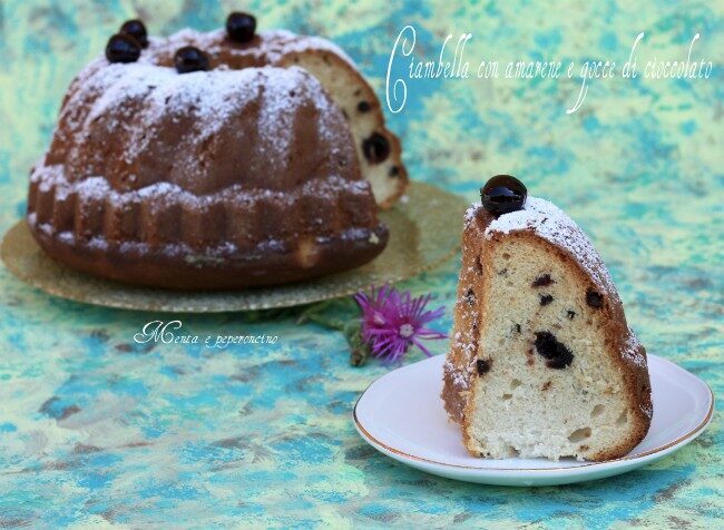 Ciambella con amarene e gocce di cioccolato