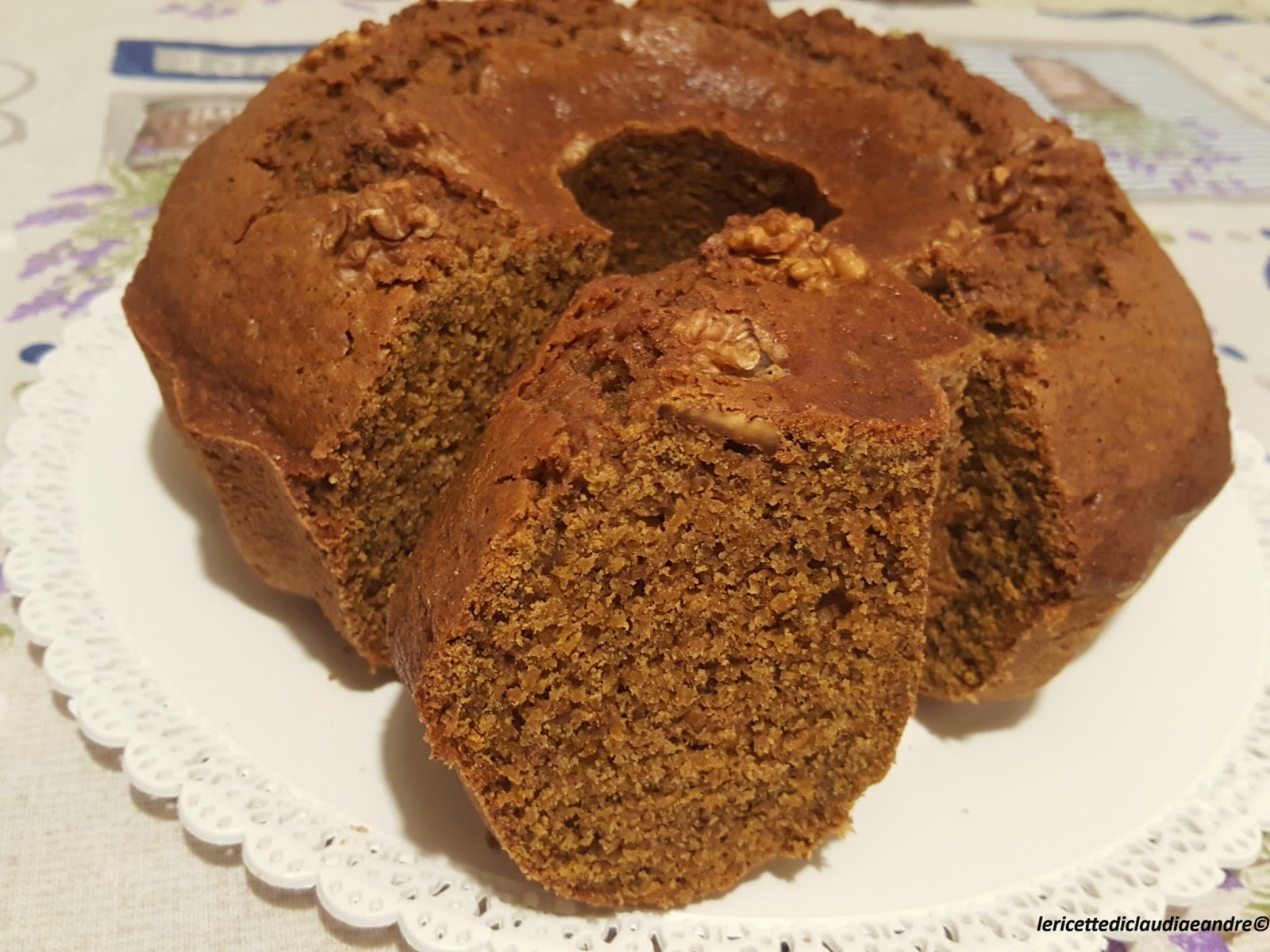 Ciambella con farina d'avena, zucca e noci, al olio