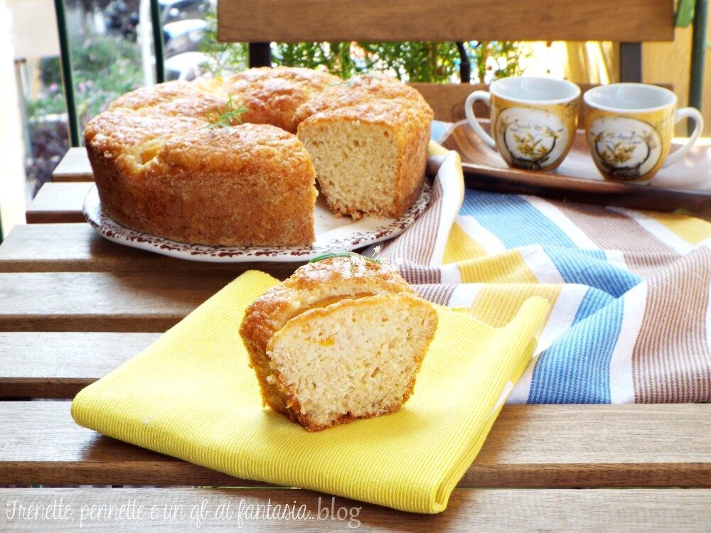 Ciambella con frolla montata e albicocche sciroppate