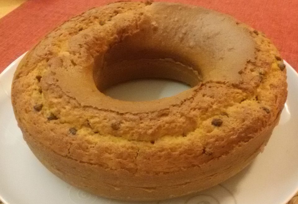 Ciambella con gocce di cioccolato