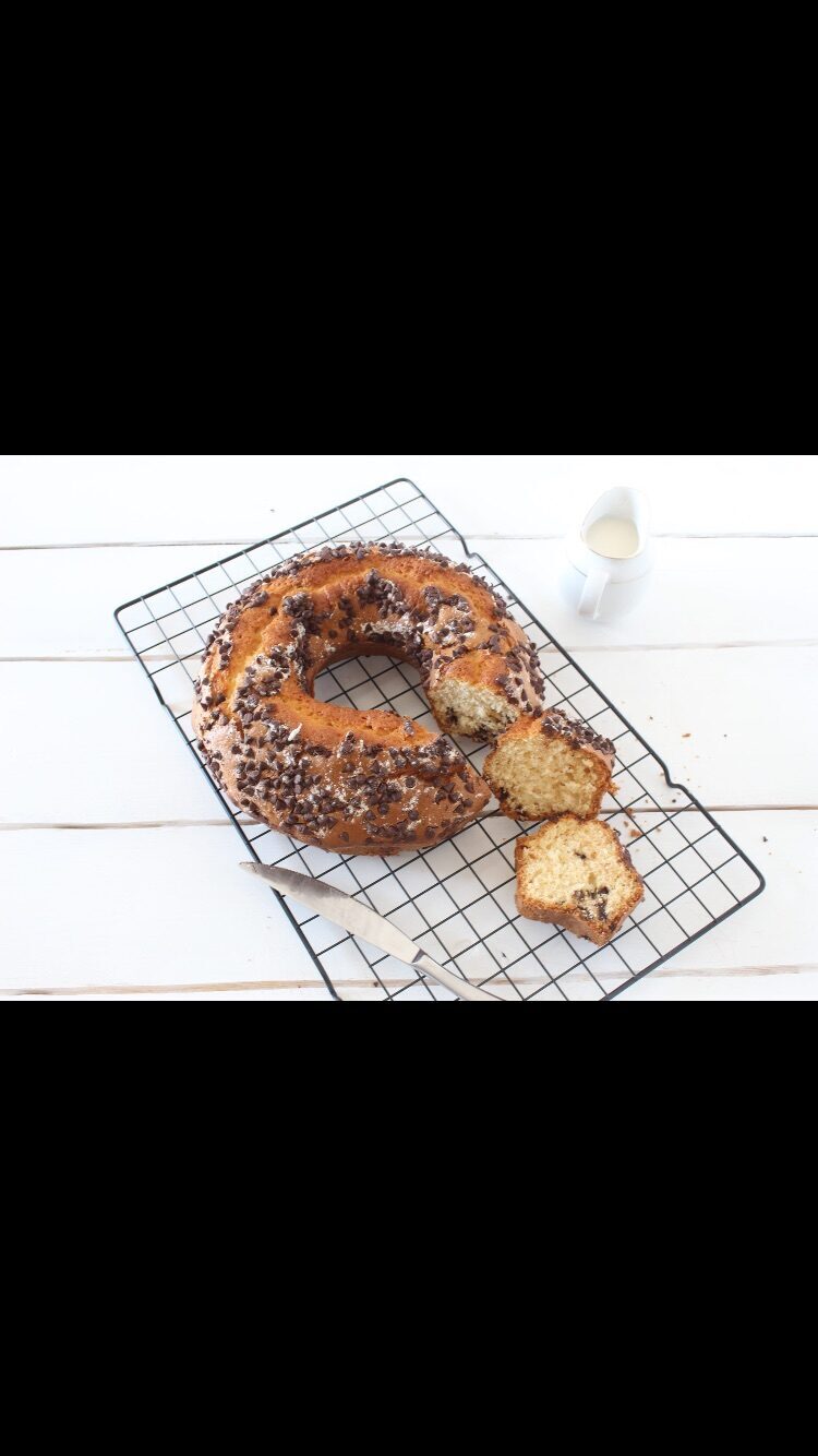 Ciambella con gocce di cioccolato
