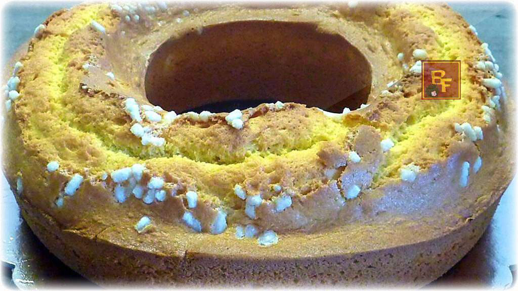 Ciambella con granella di zucchero