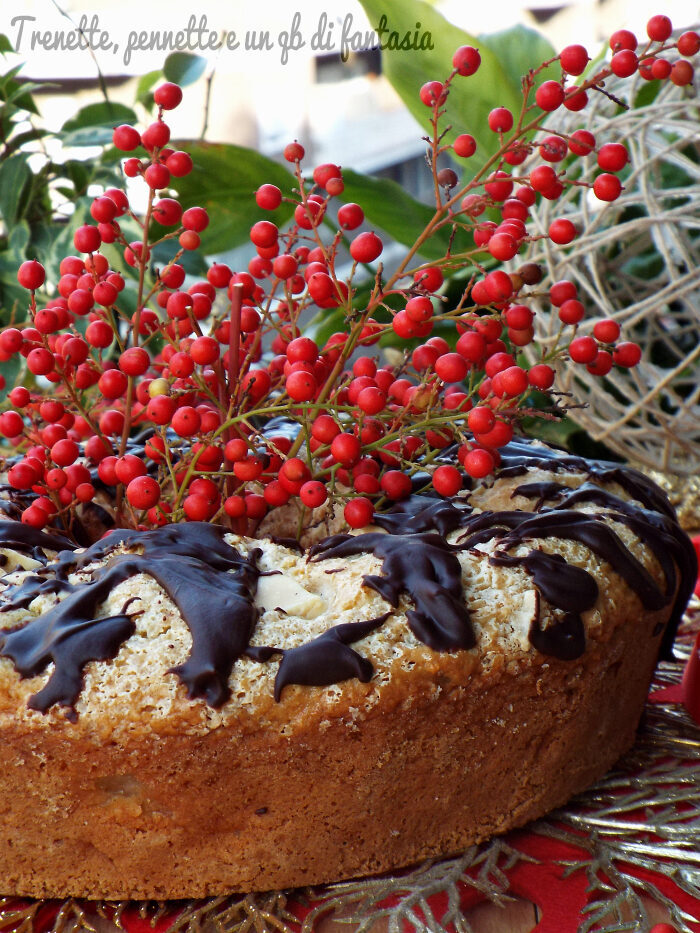 Ciambella con pere, noci e cioccolato