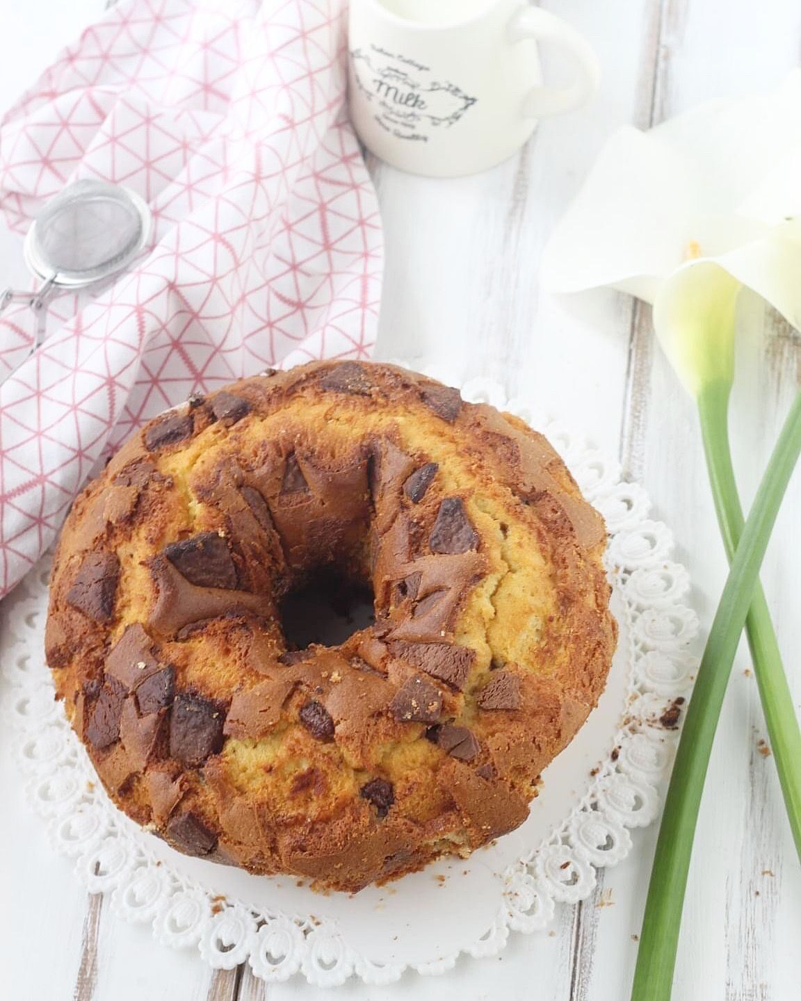 Ciambella con pezzi di cioccolato
